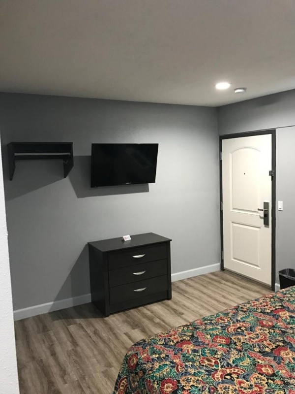 Empire Inn image 19