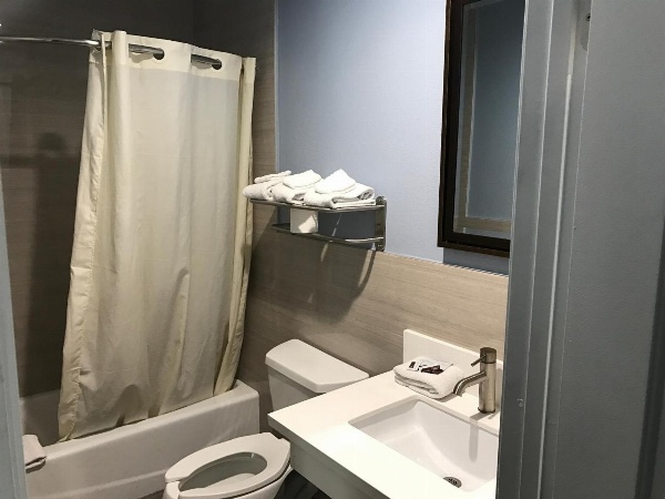 Empire Inn image 7